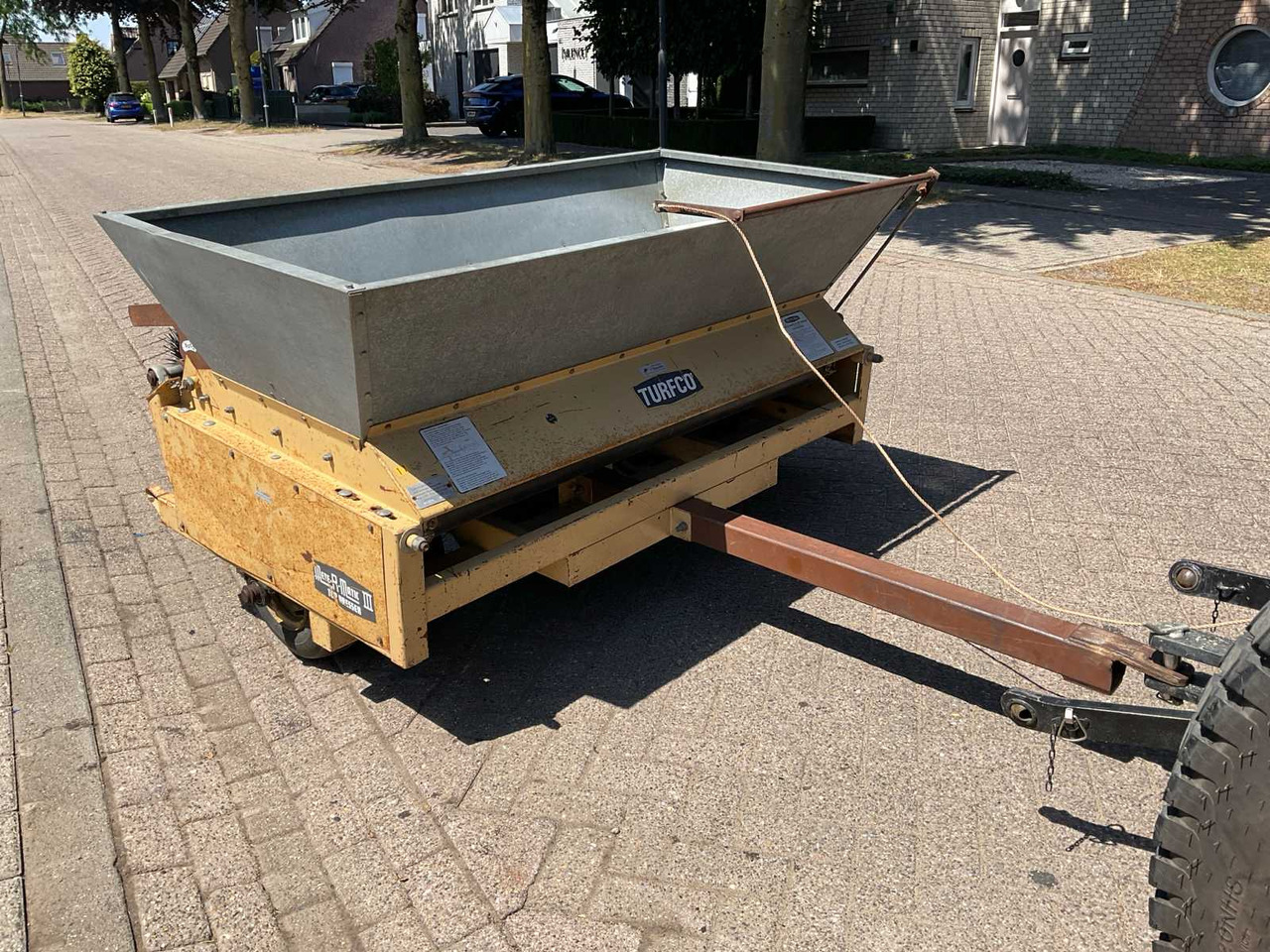 Turfco Mete-r-matic III Top Dresser - Baštenska oprema: slika 3 Turfco Mete-r-matic III Top Dresser - Baštenska oprema: slika 3