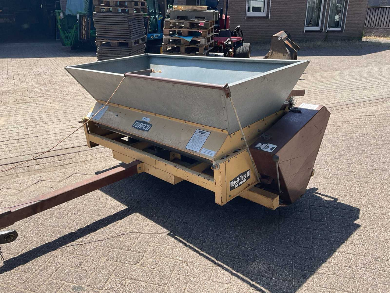 Turfco Mete-r-matic III Top Dresser - Baštenska oprema: slika 2 Turfco Mete-r-matic III Top Dresser - Baštenska oprema: slika 2