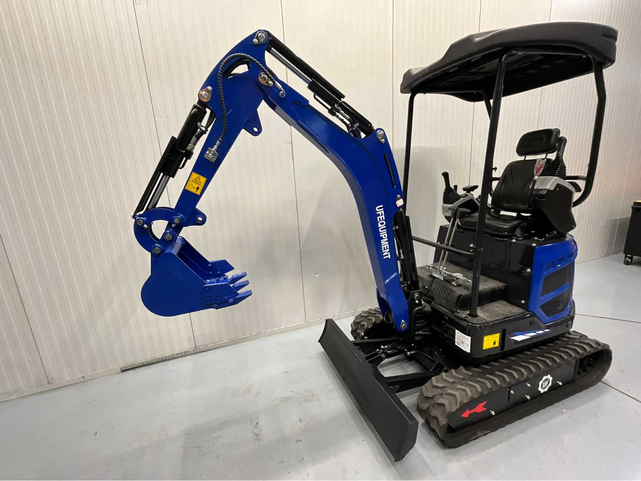 ULTRA FORCE EQUIPMENT CRAWLER EXCAVATOR WITH KUBOTA DIESEL ENGINE - 2025 INCL. 3 BUCKETS - NM-1800KG - Bager: slika 4 ULTRA FORCE EQUIPMENT CRAWLER EXCAVATOR WITH KUBOTA DIESEL ENGINE - 2025 INCL. 3 BUCKETS - NM-1800KG - Bager: slika 4