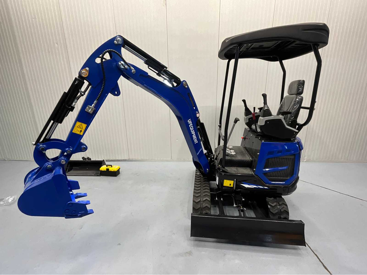 ULTRA FORCE EQUIPMENT NM-1800 KG CRAWLER EXCAVATOR DIESEL 2025 INCL. 3 BUCKETS - Bager: slika 1 ULTRA FORCE EQUIPMENT NM-1800 KG CRAWLER EXCAVATOR DIESEL 2025 INCL. 3 BUCKETS - Bager: slika 1