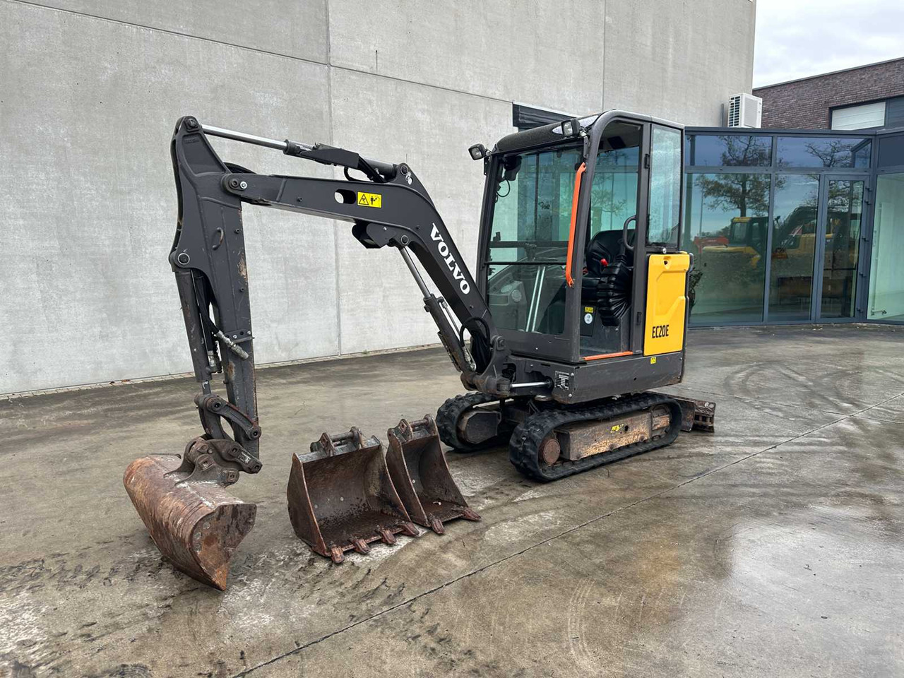 VOLVO - 2020 - EC20E - MINI EXCAVATOR - Mini bager: slika 1 VOLVO - 2020 - EC20E - MINI EXCAVATOR - Mini bager: slika 1