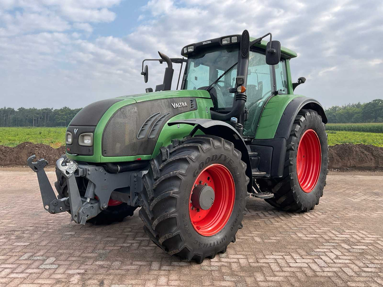 Valtra T163e - Traktor: slika 1 Valtra T163e - Traktor: slika 1