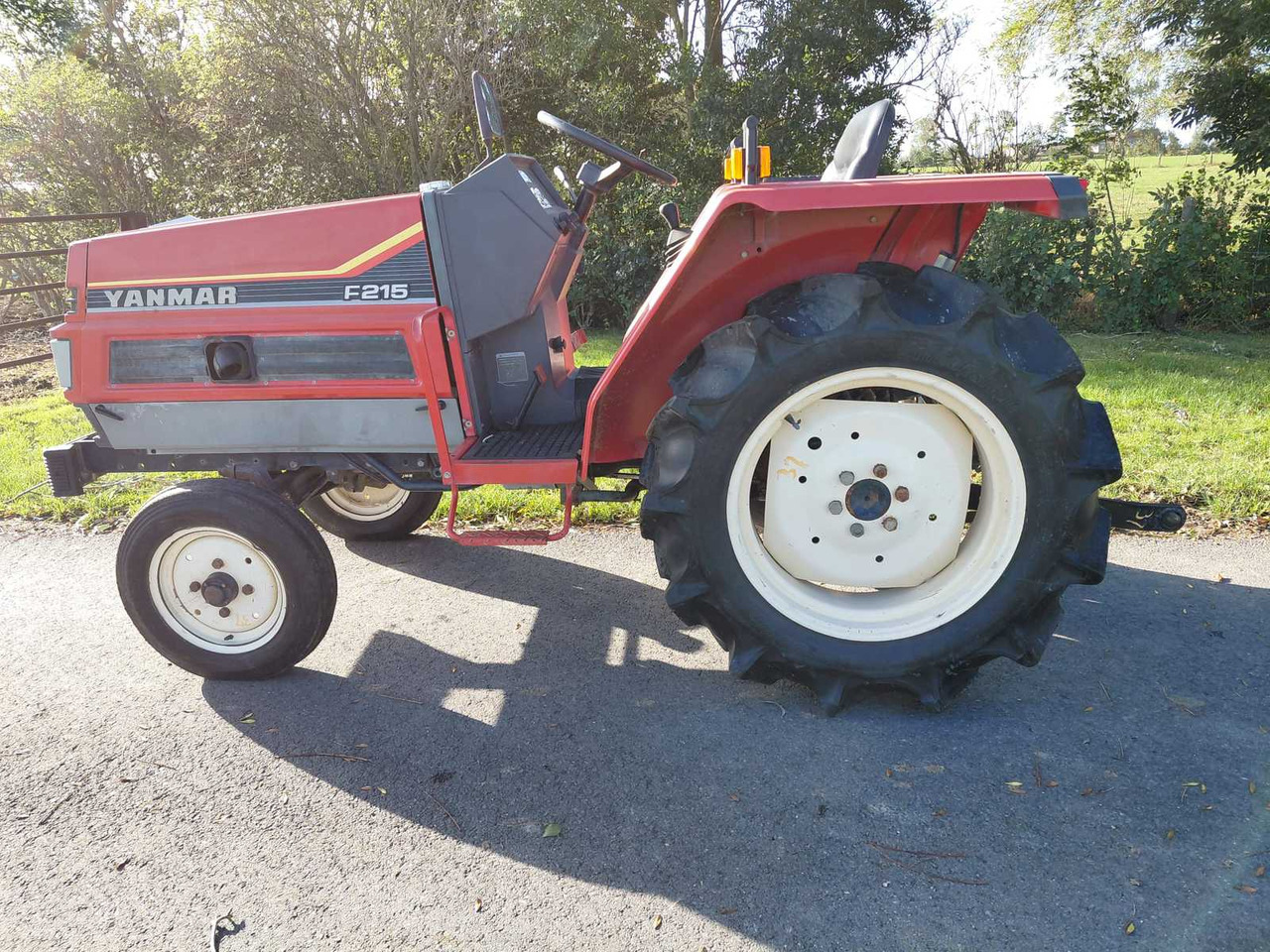 Yanmar F125 - Mali traktor: slika 1 Yanmar F125 - Mali traktor: slika 1
