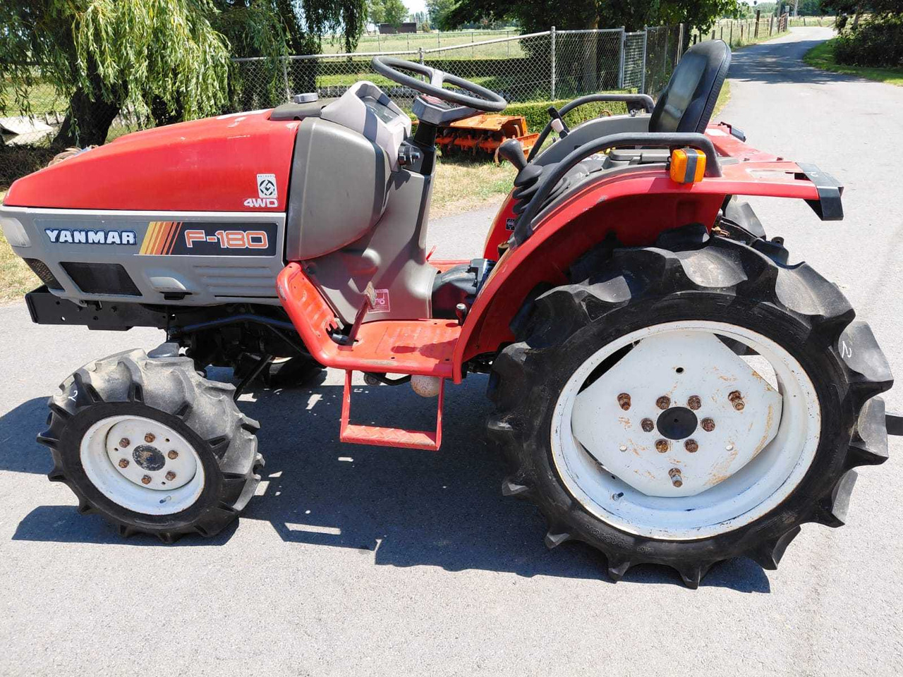 Yanmar F180 - Mali traktor: slika 1 Yanmar F180 - Mali traktor: slika 1