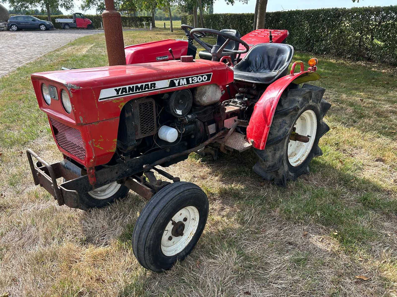 Yanmar YM1300 - Mali traktor: slika 1 Yanmar YM1300 - Mali traktor: slika 1