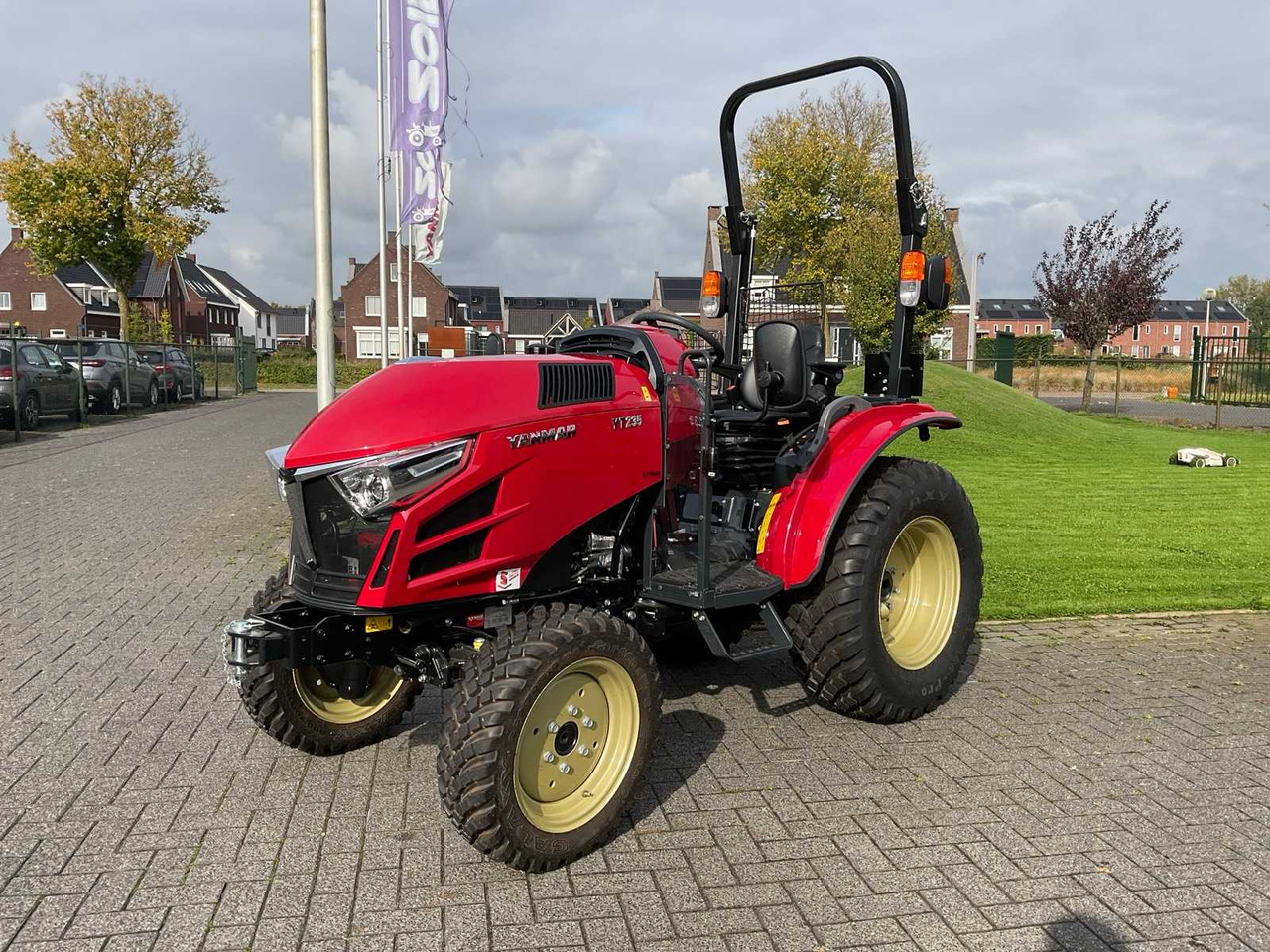 Yanmar YT235 - Mali traktor: slika 1 Yanmar YT235 - Mali traktor: slika 1