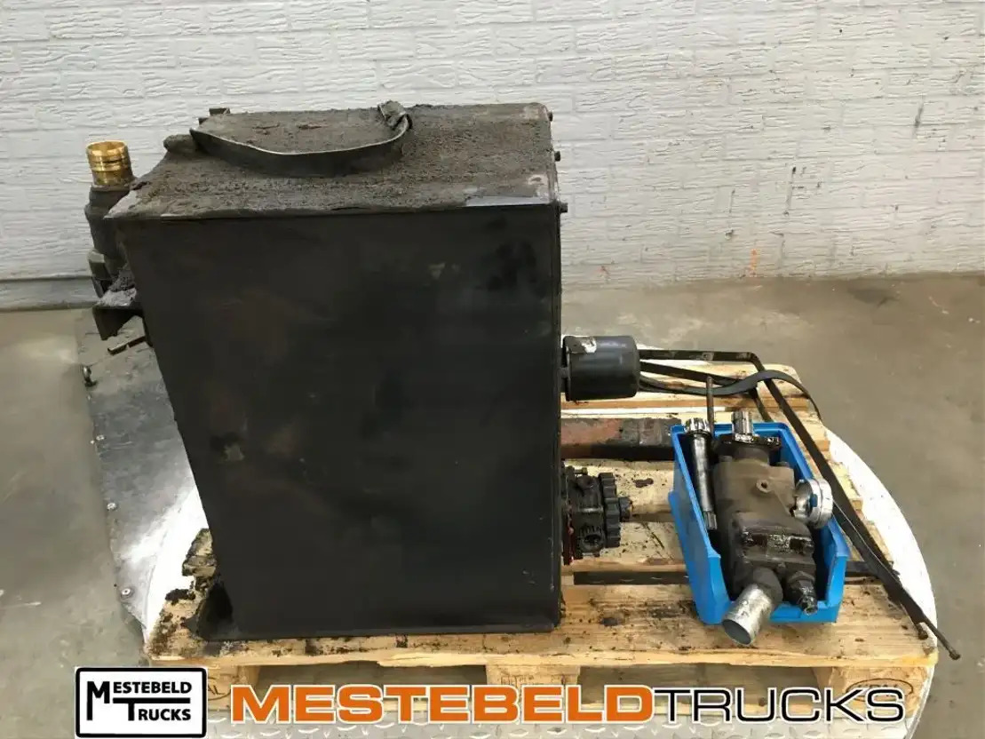 MAN PTO pomp + as + olietank - Hidraulika za Kamion: slika 1 MAN PTO pomp + as + olietank - Hidraulika za Kamion: slika 1