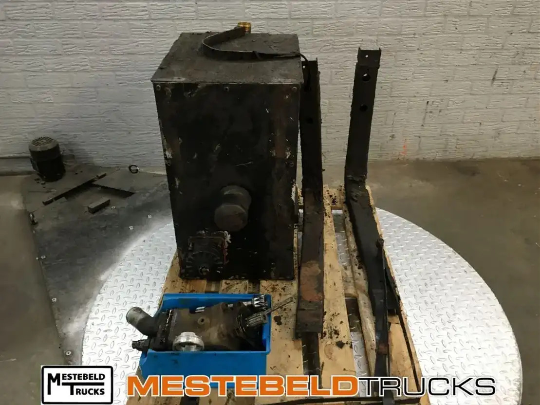 MAN PTO pomp + as + olietank - Hidraulika za Kamion: slika 2 MAN PTO pomp + as + olietank - Hidraulika za Kamion: slika 2