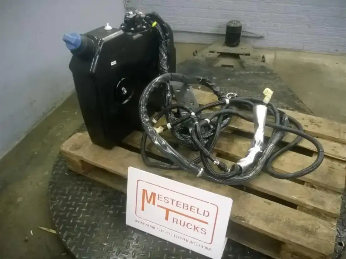 Mercedes-Benz Ad-blue tank met leidingen - Prigušivač/ Izduvni sistem za Kamion: slika 1 Mercedes-Benz Ad-blue tank met leidingen - Prigušivač/ Izduvni sistem za Kamion: slika 1