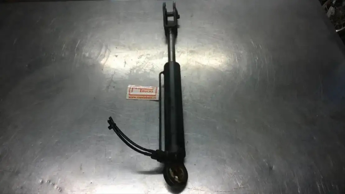 Mercedes-Benz Cabinekantelcilinder - Ram/ Šasija za Kamion: slika 1 Mercedes-Benz Cabinekantelcilinder - Ram/ Šasija za Kamion: slika 1