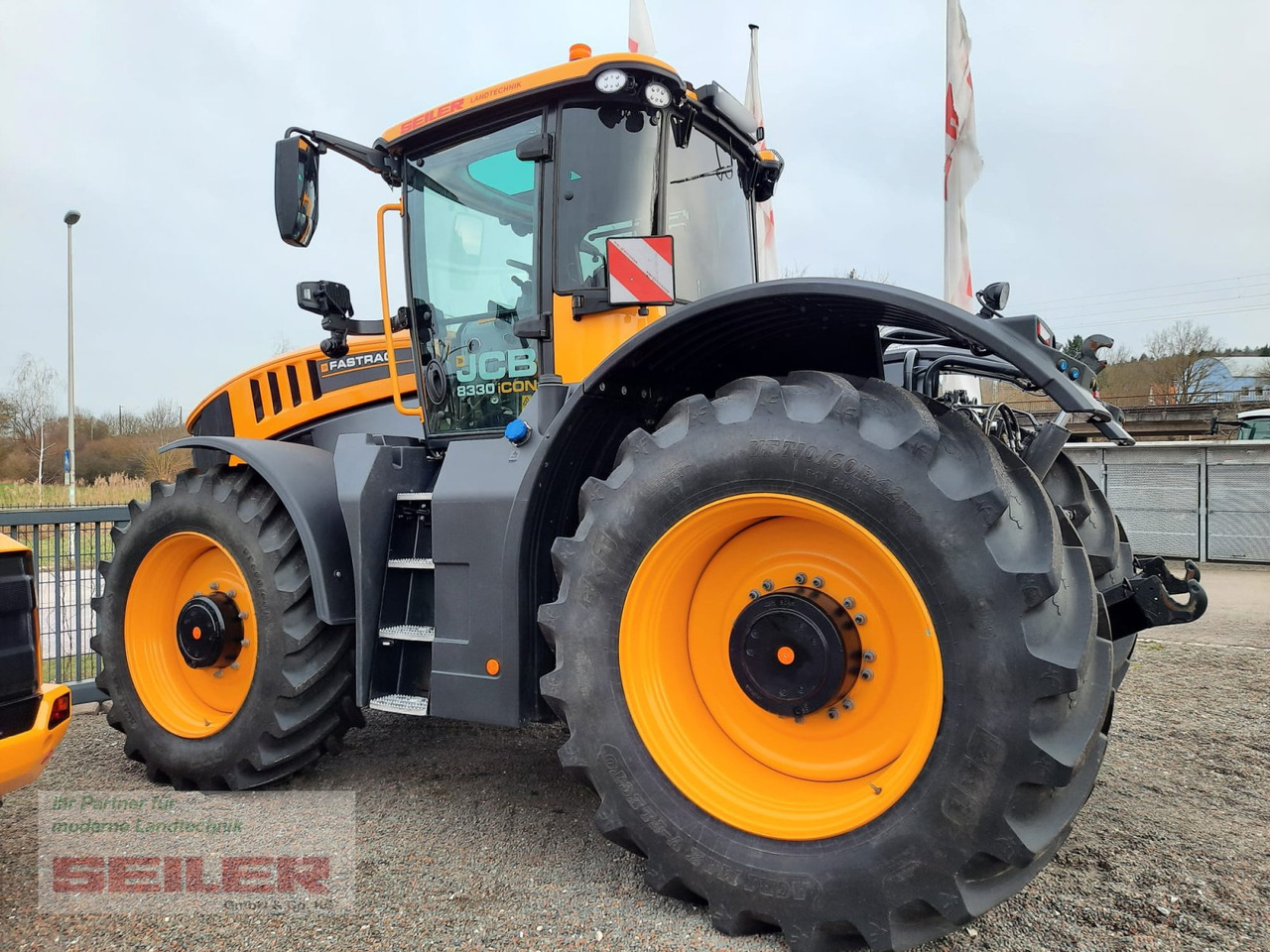 JCB Fastrac 8330 iCON Trimble-ready - Traktor: slika 3 JCB Fastrac 8330 iCON Trimble-ready - Traktor: slika 3