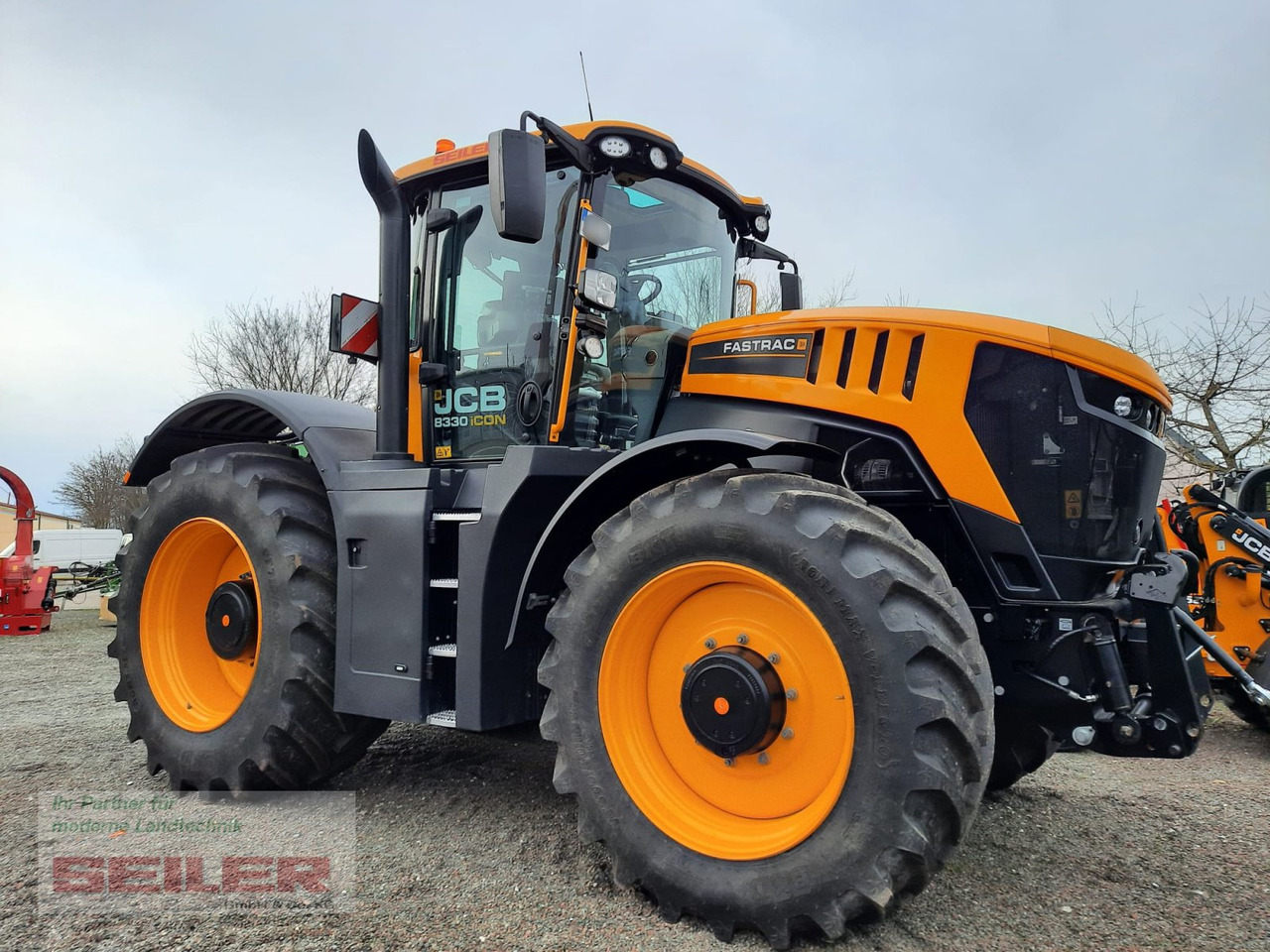 JCB Fastrac 8330 iCON Trimble-ready - Traktor: slika 2 JCB Fastrac 8330 iCON Trimble-ready - Traktor: slika 2