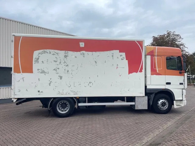 DAF XF 95.380 Euro 2 Manual-Gear - Kamion sa zatvorenim sandukom: slika 2 DAF XF 95.380 Euro 2 Manual-Gear - Kamion sa zatvorenim sandukom: slika 2