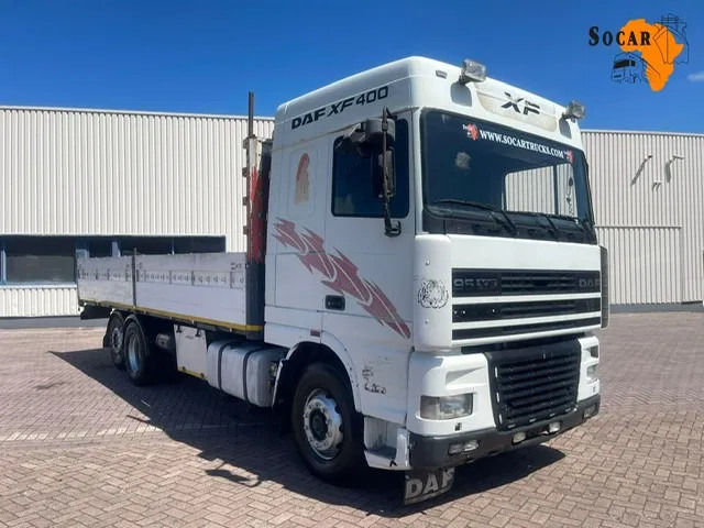 DAF XF 95 8 Tires (6x2) euro 2 - Kamion sa tovarnim sandukom: slika 1 DAF XF 95 8 Tires (6x2) euro 2 - Kamion sa tovarnim sandukom: slika 1