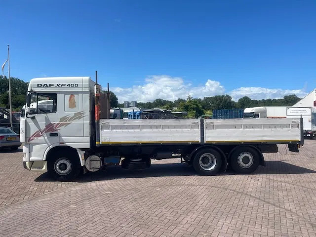 DAF XF 95 8 Tires (6x2) euro 2 - Kamion sa tovarnim sandukom: slika 4 DAF XF 95 8 Tires (6x2) euro 2 - Kamion sa tovarnim sandukom: slika 4