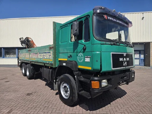 MAN 26.362 6x4 Full spring Euro 2 - Kamion sa tovarnim sandukom, Kamion sa dizalicom: slika 2 MAN 26.362 6x4 Full spring Euro 2 - Kamion sa tovarnim sandukom, Kamion sa dizalicom: slika 2