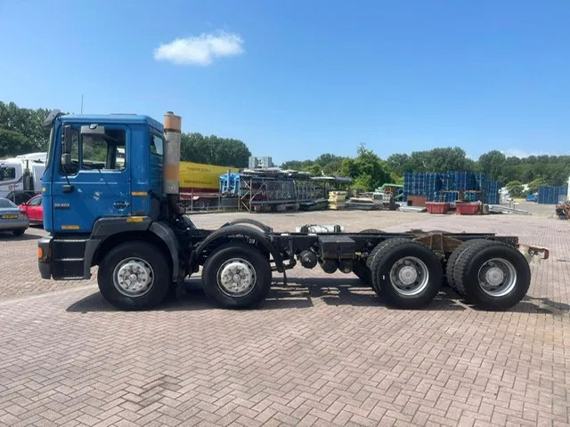 MAN 32.403 8x4 chassis Manual Full Steel - Kamion sa golom šasijom i zatvorenom kabinom: slika 2 MAN 32.403 8x4 chassis Manual Full Steel - Kamion sa golom šasijom i zatvorenom kabinom: slika 2