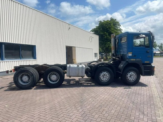 MAN 32.403 8x4 chassis Manual Full Steel - Kamion sa golom šasijom i zatvorenom kabinom: slika 3 MAN 32.403 8x4 chassis Manual Full Steel - Kamion sa golom šasijom i zatvorenom kabinom: slika 3