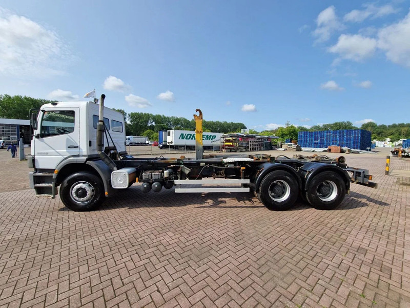 Mercedes-Benz Atego 2628 6x4 Euro 3 Manual Gear full steel suspension - Kamion sa hidrauličnom kukom: slika 5 Mercedes-Benz Atego 2628 6x4 Euro 3 Manual Gear full steel suspension - Kamion sa hidrauličnom kukom: slika 5