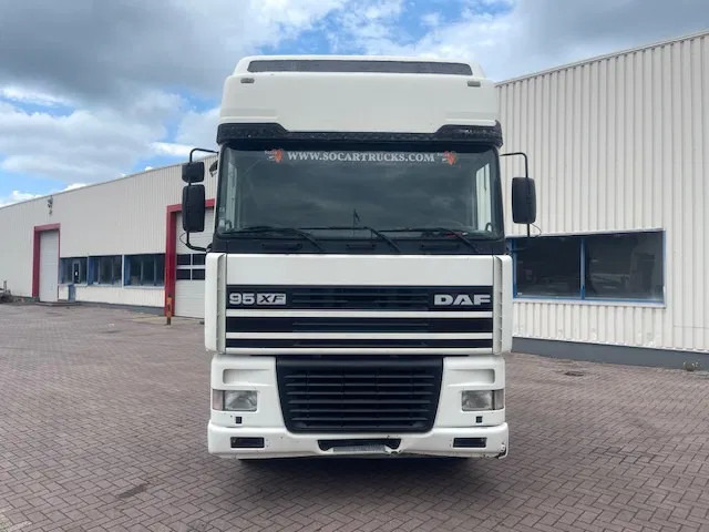 DAF XF 95.480 Euro 2 Manual-gear - Tegljač: slika 2 DAF XF 95.480 Euro 2 Manual-gear - Tegljač: slika 2