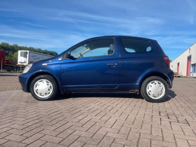 Toyota Yaris 1.3 3DRS - Hečbek: slika 4 Toyota Yaris 1.3 3DRS - Hečbek: slika 4