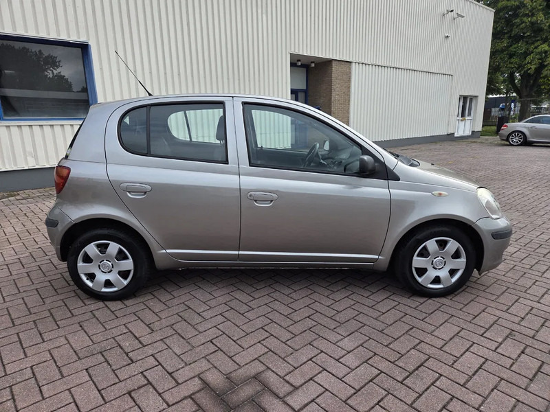 Toyota Yaris 1.3 VVT-i Idols 5drs - Hečbek: slika 2 Toyota Yaris 1.3 VVT-i Idols 5drs - Hečbek: slika 2