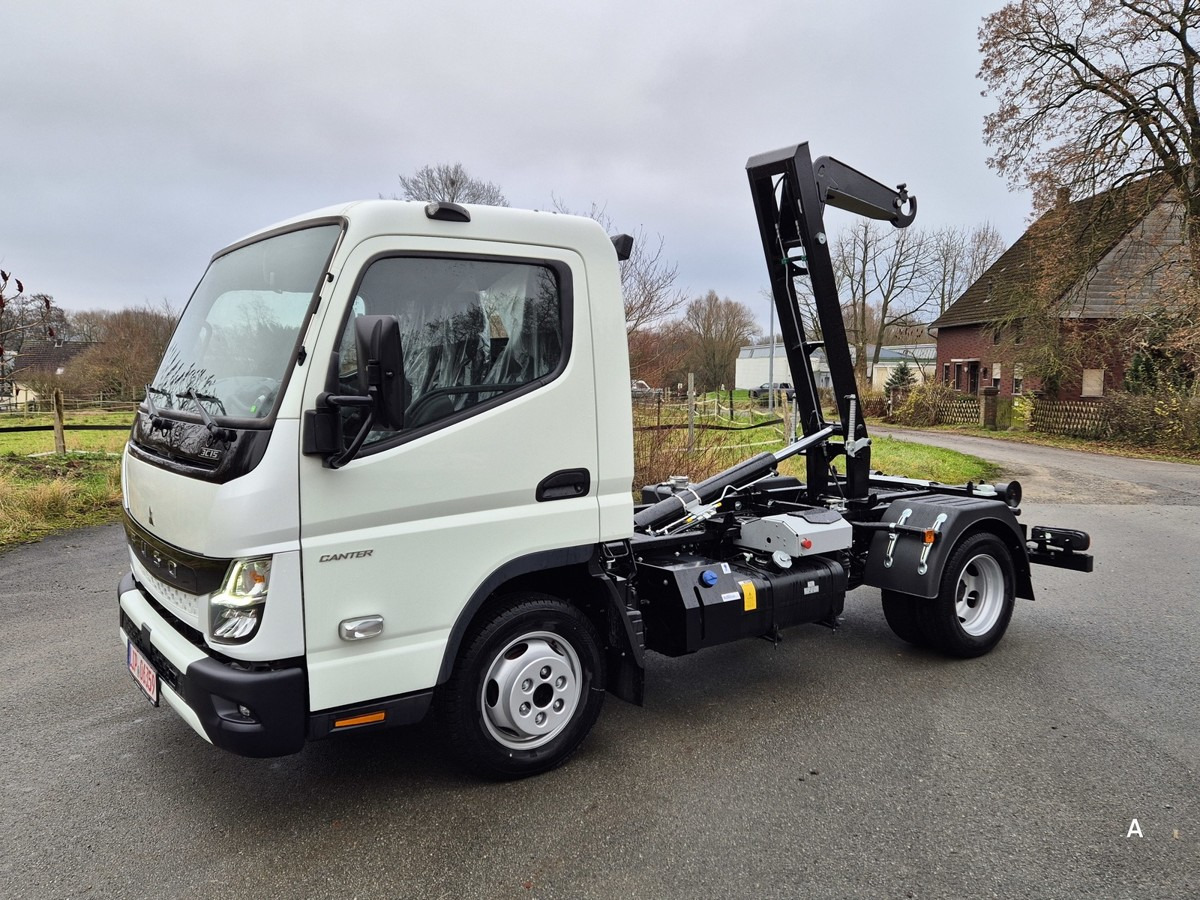 FUSO 3C15 Duonic Aut.City Abrollkipper AHK 3.5T - Kamion sa hidrauličnom kukom: slika 1 FUSO 3C15 Duonic Aut.City Abrollkipper AHK 3.5T - Kamion sa hidrauličnom kukom: slika 1