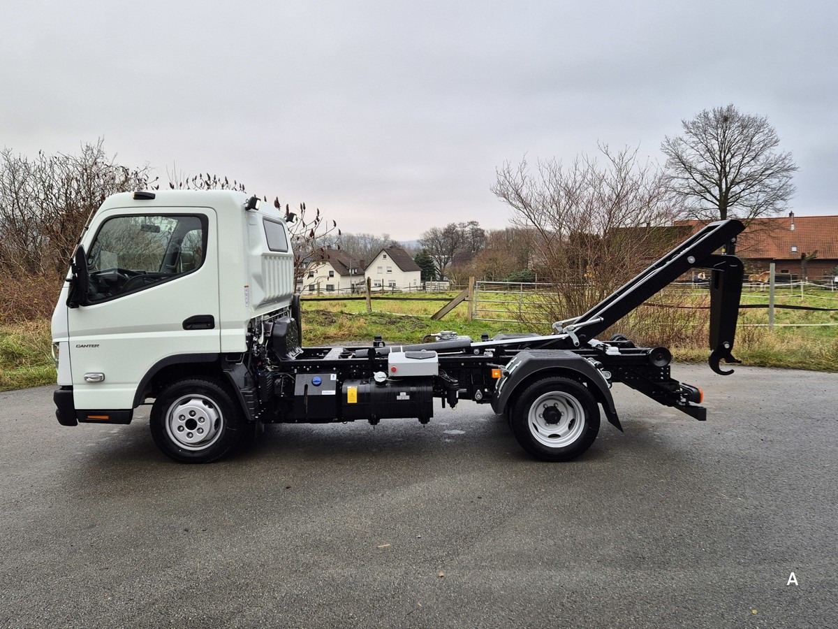 FUSO 3C15 Duonic Aut.City Abrollkipper AHK 3.5T sofor - Kamion sa hidrauličnom kukom: slika 4 FUSO 3C15 Duonic Aut.City Abrollkipper AHK 3.5T sofor - Kamion sa hidrauličnom kukom: slika 4