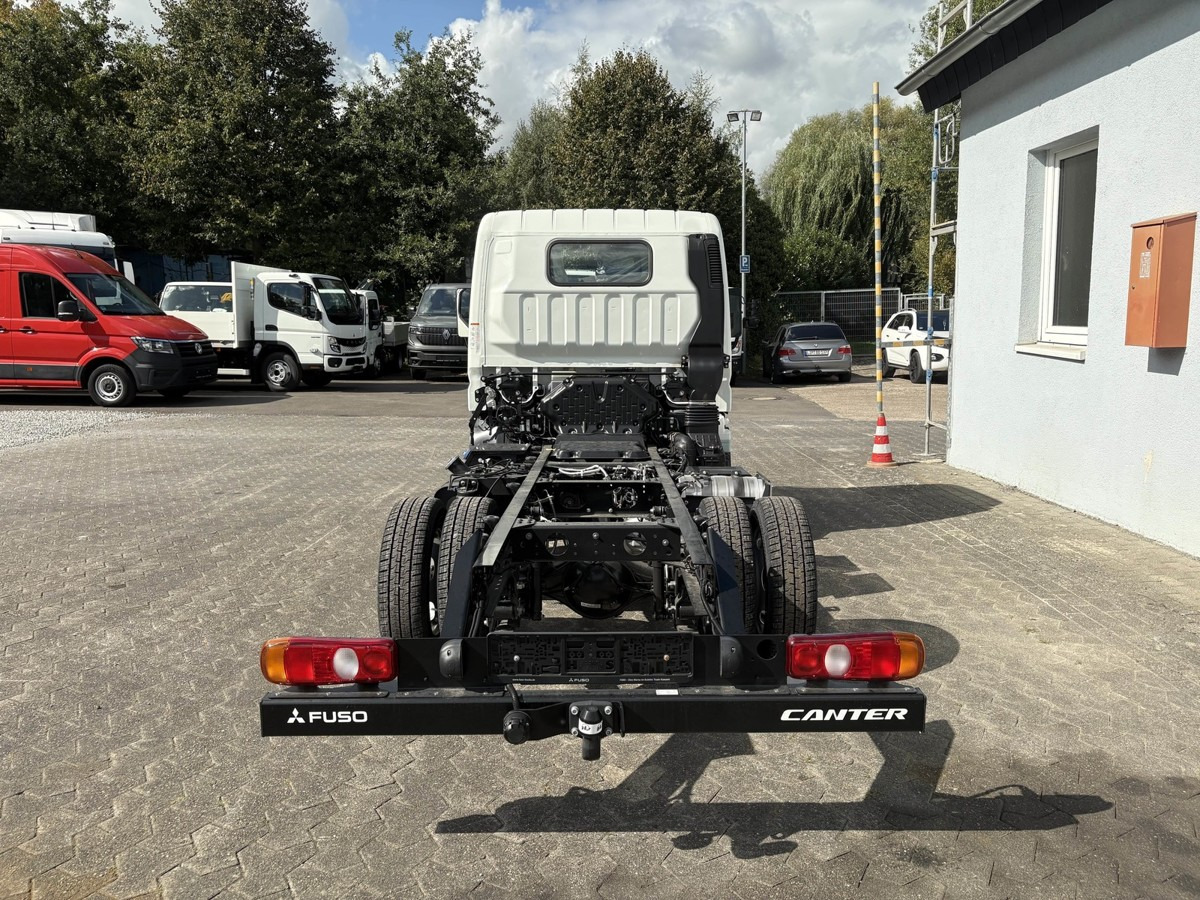 FUSO 3S15 Fahrgestell 2500 Nebenantrieb - Kamion sa golom šasijom i zatvorenom kabinom: slika 4 FUSO 3S15 Fahrgestell 2500 Nebenantrieb - Kamion sa golom šasijom i zatvorenom kabinom: slika 4