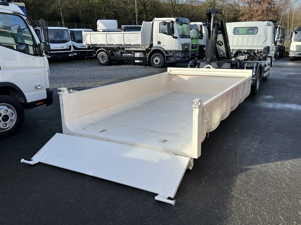 FUSO Canter FUSO 7C18 City Abrollkipper Miete - Kamion sa hidrauličnom kukom: slika 4 FUSO Canter FUSO 7C18 City Abrollkipper Miete - Kamion sa hidrauličnom kukom: slika 4