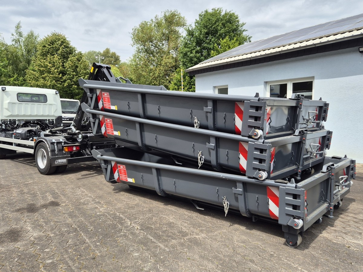 FUSO FUSO 9C18 40km/h City Abrollkipper WLF Swiss CH - Kamion sa hidrauličnom kukom: slika 2 FUSO FUSO 9C18 40km/h City Abrollkipper WLF Swiss CH - Kamion sa hidrauličnom kukom: slika 2