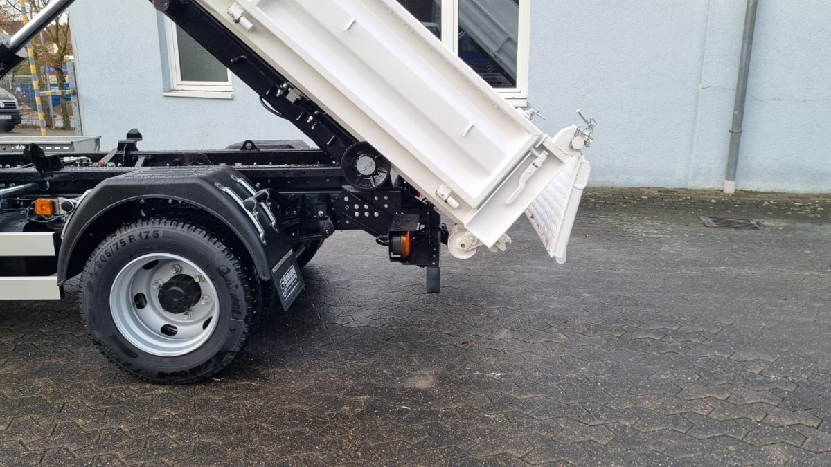 FUSO FUSO 9C18 40km/h City Abrollkipper WLF Swiss CH - Kamion sa hidrauličnom kukom: slika 4 FUSO FUSO 9C18 40km/h City Abrollkipper WLF Swiss CH - Kamion sa hidrauličnom kukom: slika 4