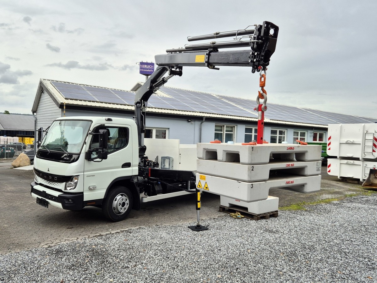 FUSO FUSO 9C18 Canter Alu Pritsche 5.5m Kran 3x hydr. - Dostavno vozilo sa otvorenom sandukom: slika 1 FUSO FUSO 9C18 Canter Alu Pritsche 5.5m Kran 3x hydr. - Dostavno vozilo sa otvorenom sandukom: slika 1