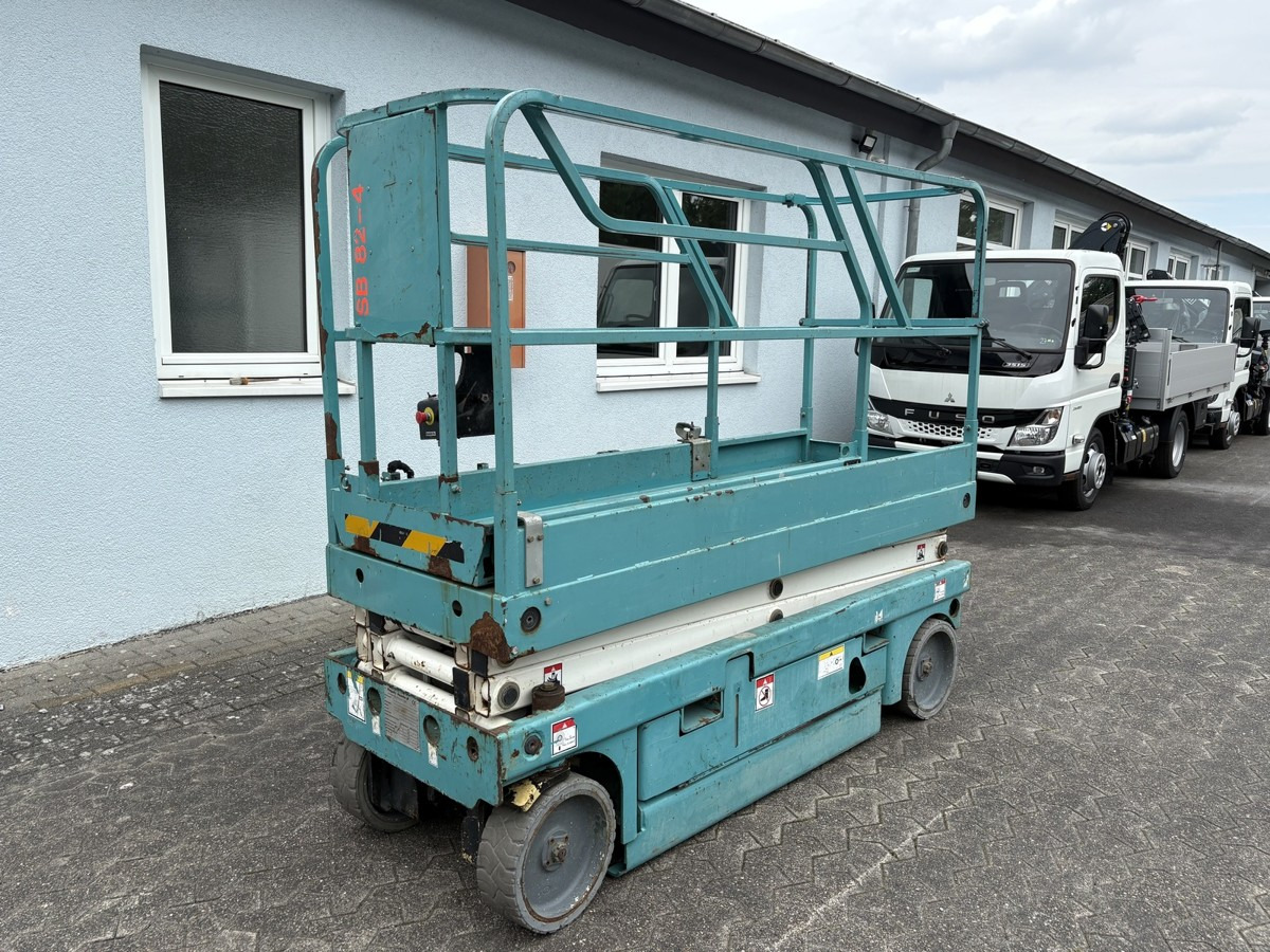 GENIE Haulotte Compact 8 baugleich GS 2032 sofort verf - Lift u obliku makaza: slika 1 GENIE Haulotte Compact 8 baugleich GS 2032 sofort verf - Lift u obliku makaza: slika 1