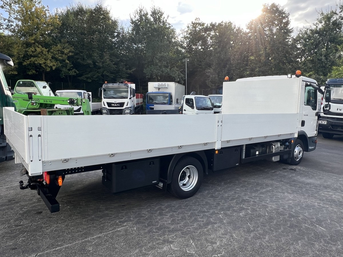 MAN TGL 8.160 BL NEU Alu Pritsche 5.5m AHK 3.5t - Dostavno vozilo sa otvorenom sandukom: slika 1 MAN TGL 8.160 BL NEU Alu Pritsche 5.5m AHK 3.5t - Dostavno vozilo sa otvorenom sandukom: slika 1