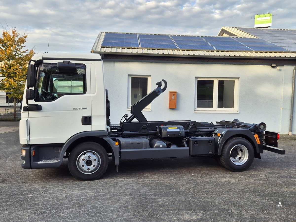 MAN TGL 8.190 BL City Abrollkipper Aut., 2 x AHK sof - Kamion sa hidrauličnom kukom: slika 4 MAN TGL 8.190 BL City Abrollkipper Aut., 2 x AHK sof - Kamion sa hidrauličnom kukom: slika 4