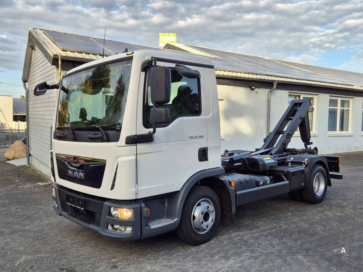 MAN TGL 8.190 BL City Abrollkipper Aut., 2 x AHK sof - Kamion sa hidrauličnom kukom: slika 2 MAN TGL 8.190 BL City Abrollkipper Aut., 2 x AHK sof - Kamion sa hidrauličnom kukom: slika 2