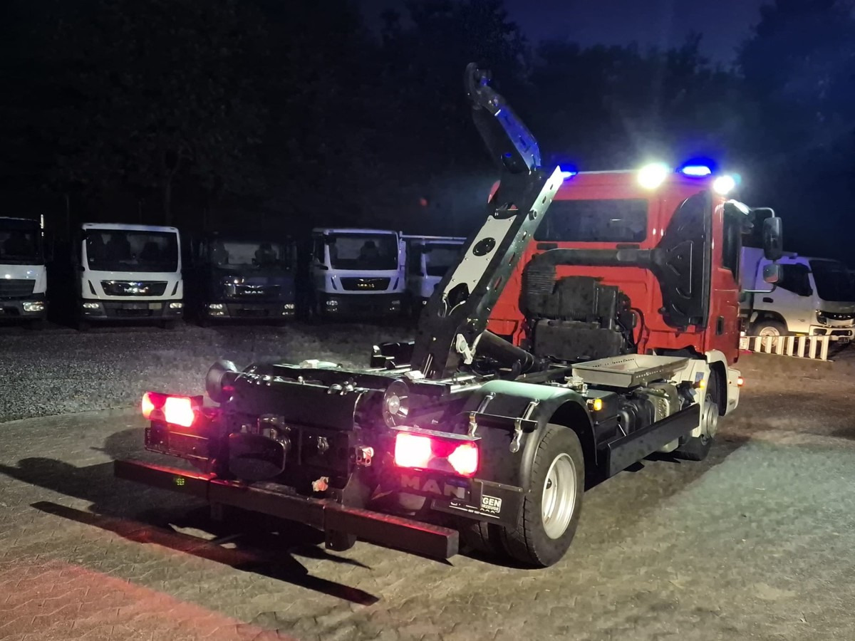 Kamion sa hidrauličnom kukom MAN TGL 8.190 Feuerwehrfahrzeug City Abrollkipper: slika 10 Kamion sa hidrauličnom kukom MAN TGL 8.190 Feuerwehrfahrzeug City Abrollkipper: slika 10