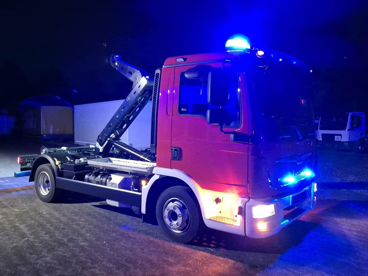 Kamion sa hidrauličnom kukom MAN TGL 8.190 Feuerwehrfahrzeug City Abrollkipper: slika 11 Kamion sa hidrauličnom kukom MAN TGL 8.190 Feuerwehrfahrzeug City Abrollkipper: slika 11