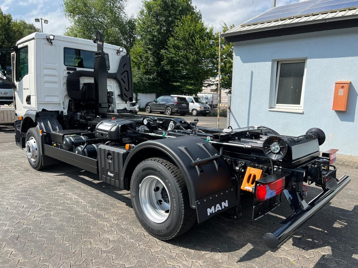 MAN TGM 15.290 BL Aut. Abrollkipper AHK - Kamion sa hidrauličnom kukom: slika 4 MAN TGM 15.290 BL Aut. Abrollkipper AHK - Kamion sa hidrauličnom kukom: slika 4