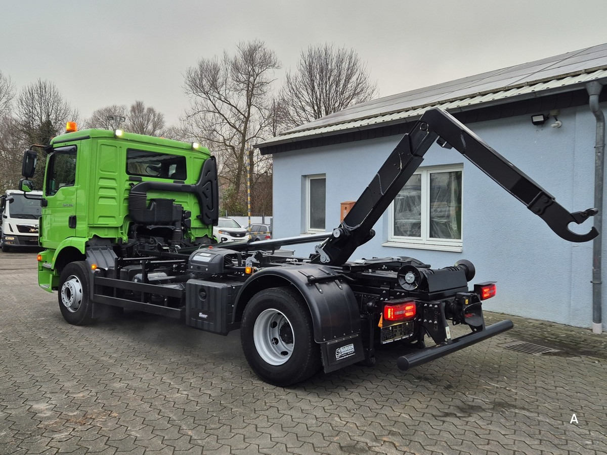 MAN TGM 15.290 BL Aut. Abrollkipper AHK - Kamion sa hidrauličnom kukom: slika 2 MAN TGM 15.290 BL Aut. Abrollkipper AHK - Kamion sa hidrauličnom kukom: slika 2
