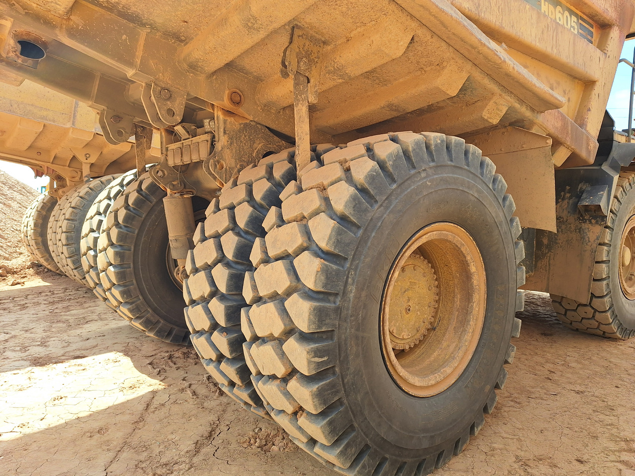 Kiper sa krutom šasijom/ Kiper za kamen KOMATSU HD605 7-EO: slika 18