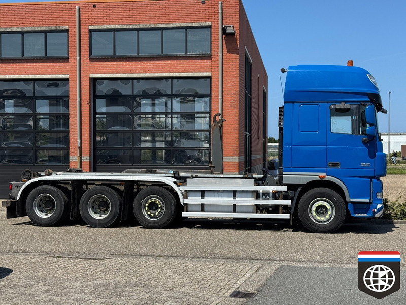 DAF XF 105.460 8X2/4 - 30t hooklift - CLEAN HOLLAND TRUCK - Kamion sa hidrauličnom kukom: slika 4 DAF XF 105.460 8X2/4 - 30t hooklift - CLEAN HOLLAND TRUCK - Kamion sa hidrauličnom kukom: slika 4