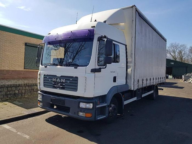MAN TGL 12.210 4x2 BL - Kamion sa zatvorenim sandukom: slika 1 MAN TGL 12.210 4x2 BL - Kamion sa zatvorenim sandukom: slika 1