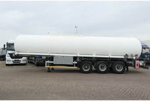 Kässbohrer STH 34/10-24/Tank 34.000 ltr./Unterbefüll./Pumpe - Poluprikolica cisterna: slika 2 Kässbohrer STH 34/10-24/Tank 34.000 ltr./Unterbefüll./Pumpe - Poluprikolica cisterna: slika 2