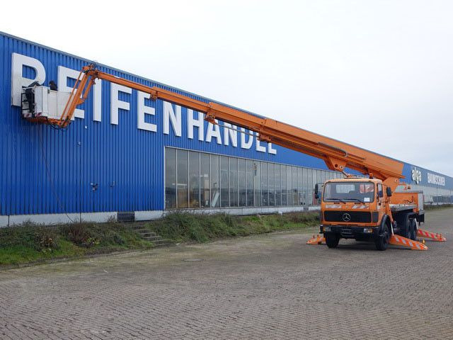 Mercedes-Benz 2222 6x4, Ruthmann, 28m³, 3. Sitz, Blattfederung - Vazdušna platforma montirana na kamion: slika 3 Mercedes-Benz 2222 6x4, Ruthmann, 28m³, 3. Sitz, Blattfederung - Vazdušna platforma montirana na kamion: slika 3