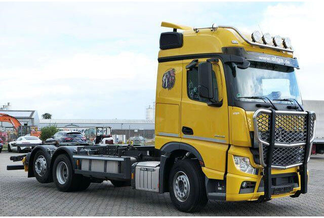 Mercedes-Benz 2546 L 6x2, MP4, 2x Schlafliege, Bullfänger, AC - Kamion sa golom šasijom i zatvorenom kabinom: slika 4 Mercedes-Benz 2546 L 6x2, MP4, 2x Schlafliege, Bullfänger, AC - Kamion sa golom šasijom i zatvorenom kabinom: slika 4