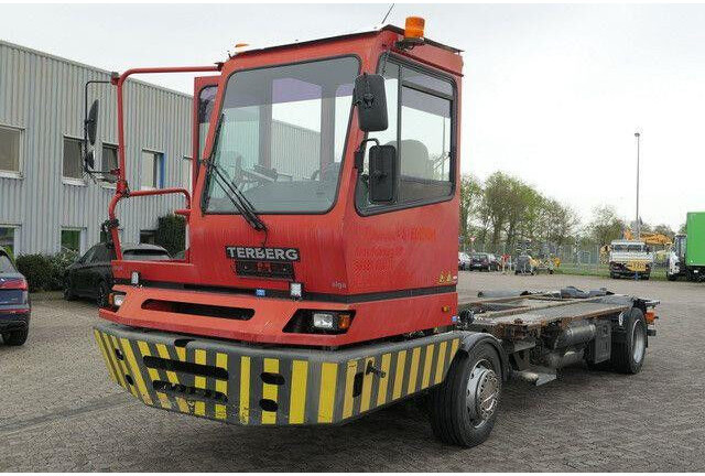 Terberg BC 182, Wechselbrücken, Sattelkupplung - Kamion sa golom šasijom i zatvorenom kabinom: slika 4 Terberg BC 182, Wechselbrücken, Sattelkupplung - Kamion sa golom šasijom i zatvorenom kabinom: slika 4