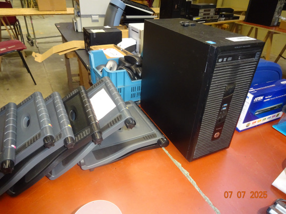 1 SENSEO PHILIPS, 3 disques durs dont 2 neufs, 4 lecteurs de carte, 2 stations NAS Synologie, sans dique, type DS213, films de protection pour GSM, 1 chargeur GSM - Oprema za prehrambenu industriju: slika 3 1 SENSEO PHILIPS, 3 disques durs dont 2 neufs, 4 lecteurs de carte, 2 stations NAS Synologie, sans dique, type DS213, films de protection pour GSM, 1 chargeur GSM - Oprema za prehrambenu industriju: slika 3