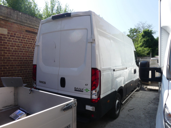 Camionnette Iveco 35S14N (2021-60.293 km) - Furgon: slika 3 Camionnette Iveco 35S14N (2021-60.293 km) - Furgon: slika 3